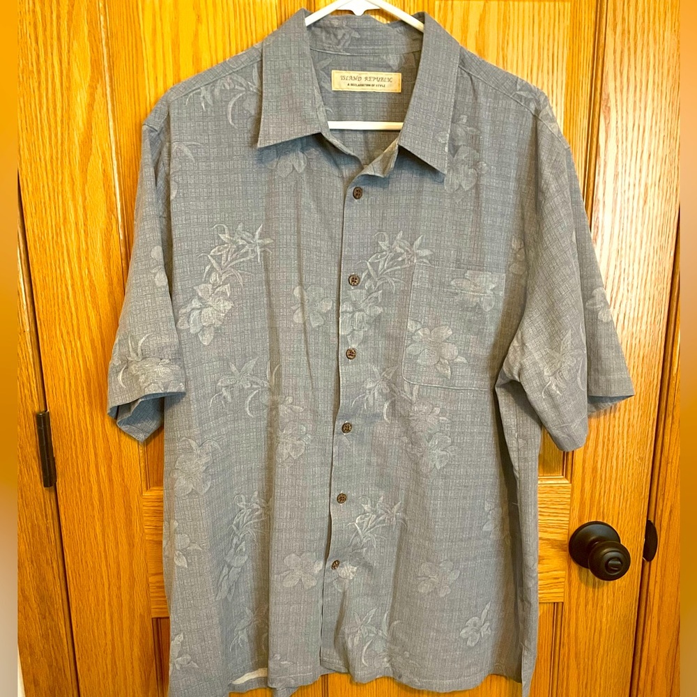 Button down short sleeve shirt